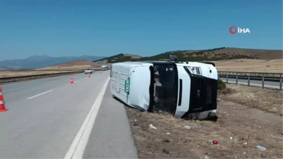 Gaziantep TAG Otoyolunda Minibüs Devrildi: 13 Yaralı