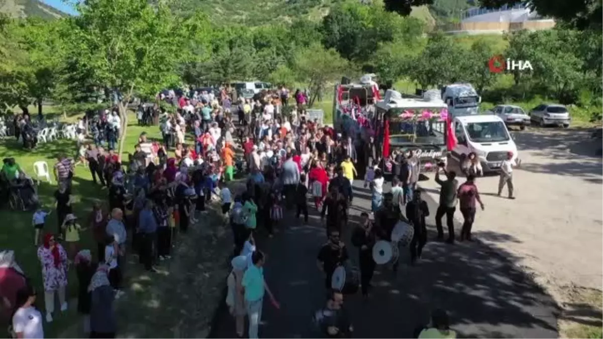 Isparta\'da unutulmaya yüz tutmuş kurban indirme geleneği yeniden yaşatılıyor