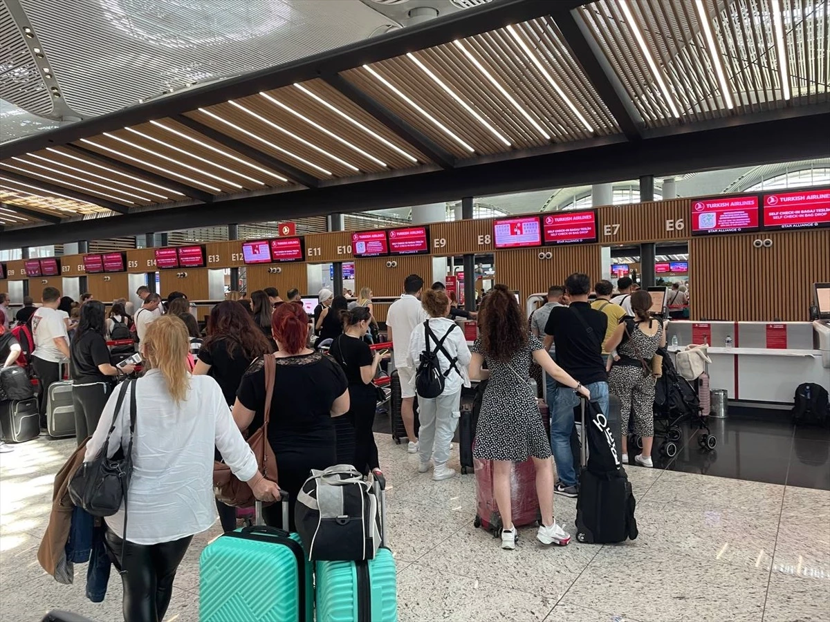 İstanbul Havalimanı\'nda Bayram Yoğunluğu Devam Ediyor