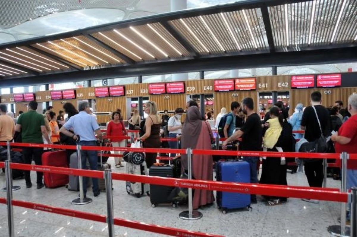 İstanbul Havalimanı\'nda Bayram Yoğunluğu Devam Ediyor