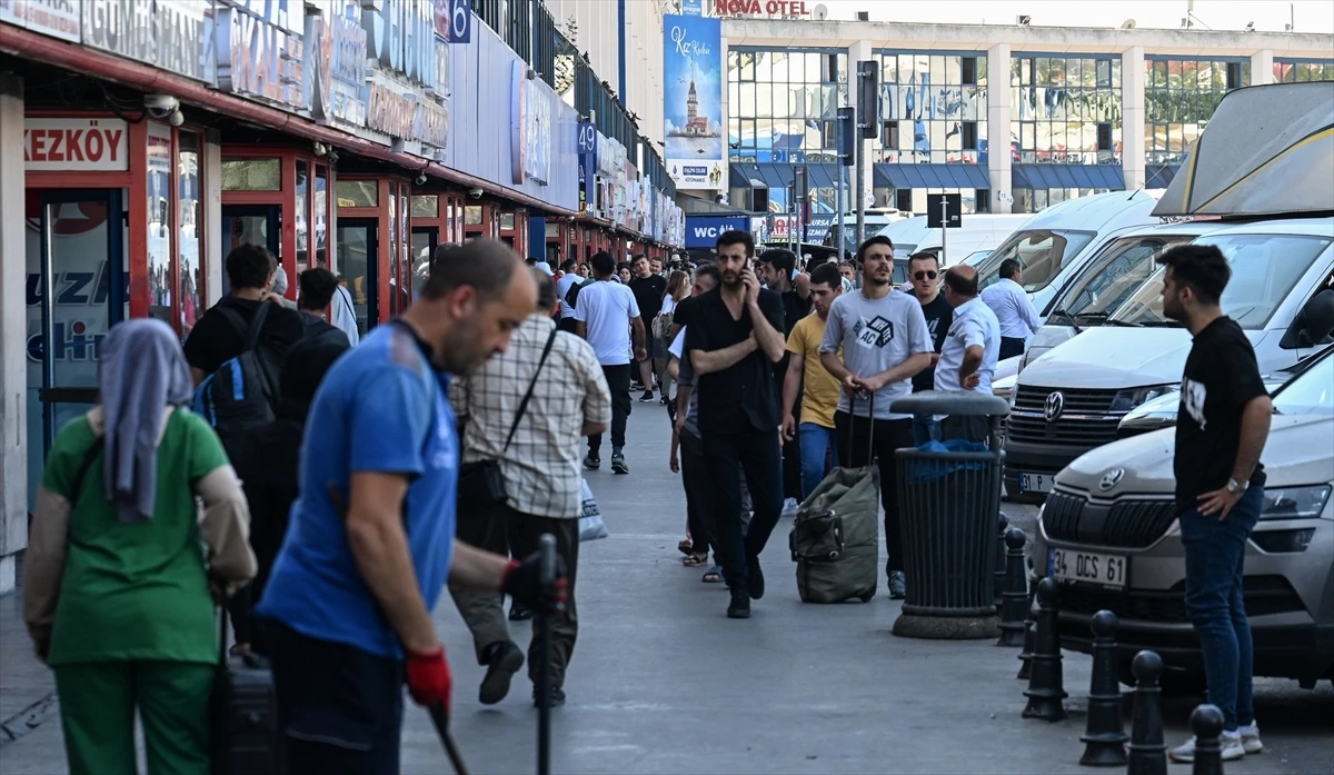 İstanbullular Bayram Tatili İçin Otogarda Yoğunluk Oluşturdu