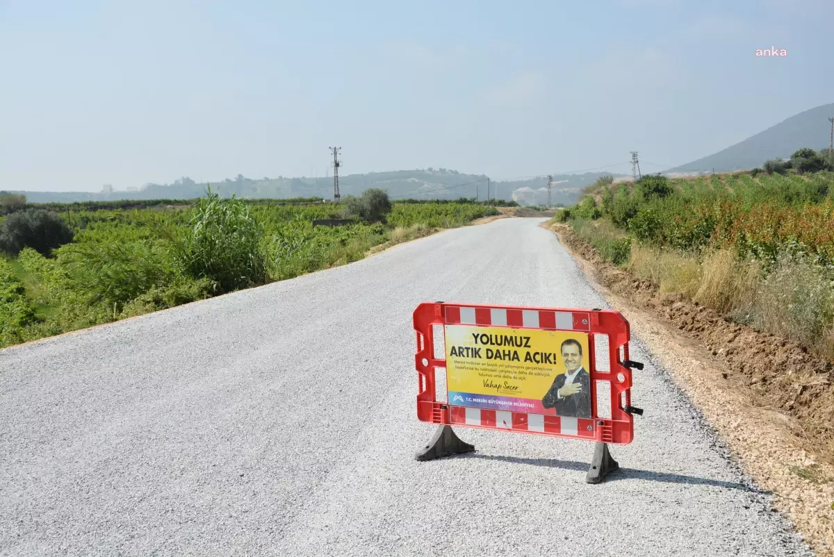 Mersin Büyükşehir Belediyesi, Tarsus\'ta grup yolunda sathi asfalt kaplama çalışması yaptı