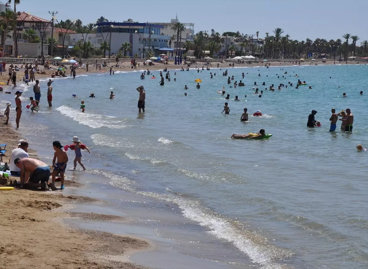 Mersin\'de Kurban Bayramı tatili turistleri plajlara akın ettirdi