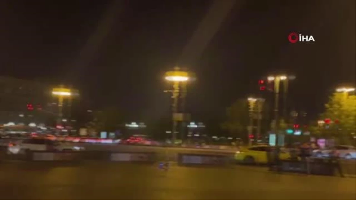 Moskova\'da Zırhlı Araçlar Sokaklara İndi