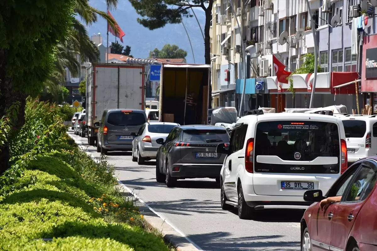 Muğla\'da Kurban Bayramı tatili nedeniyle trafik yoğunluğu yaşanıyor