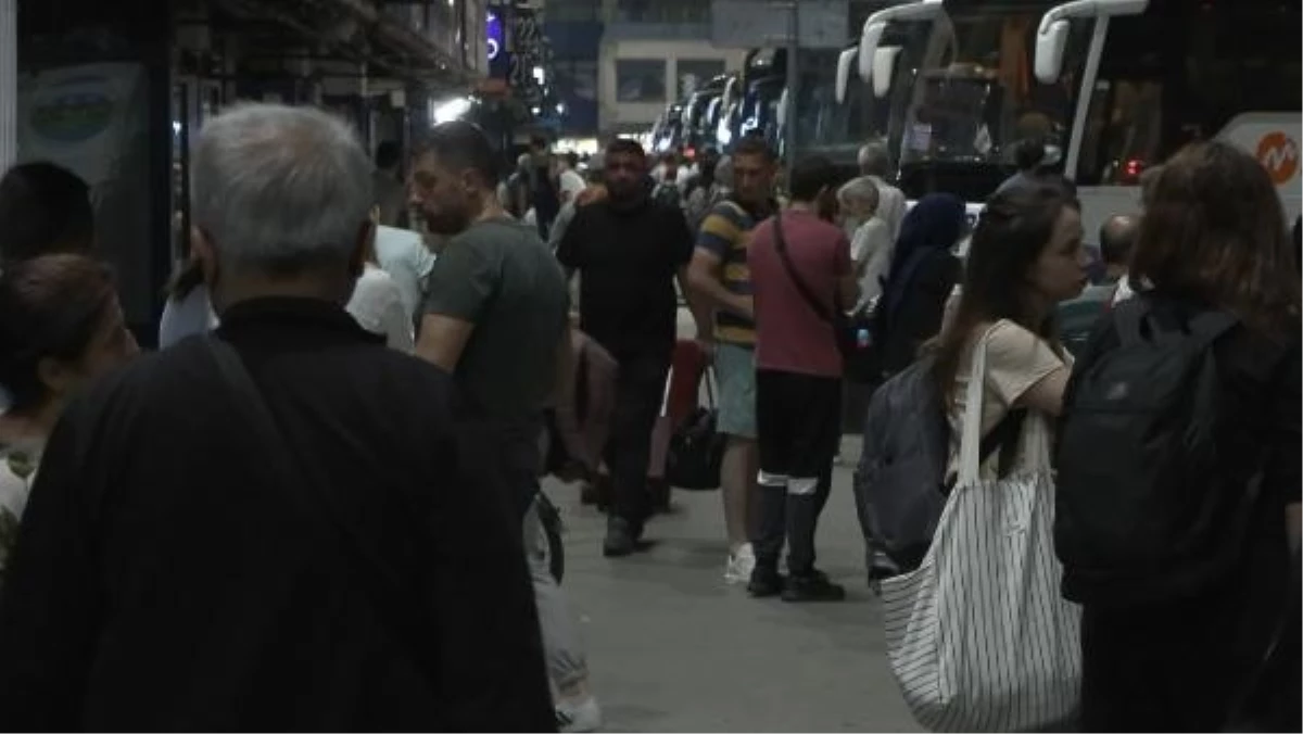 İstanbul 15 Temmuz Demokrasi Otogarı\'nda Kurban Bayramı yoğunluğu