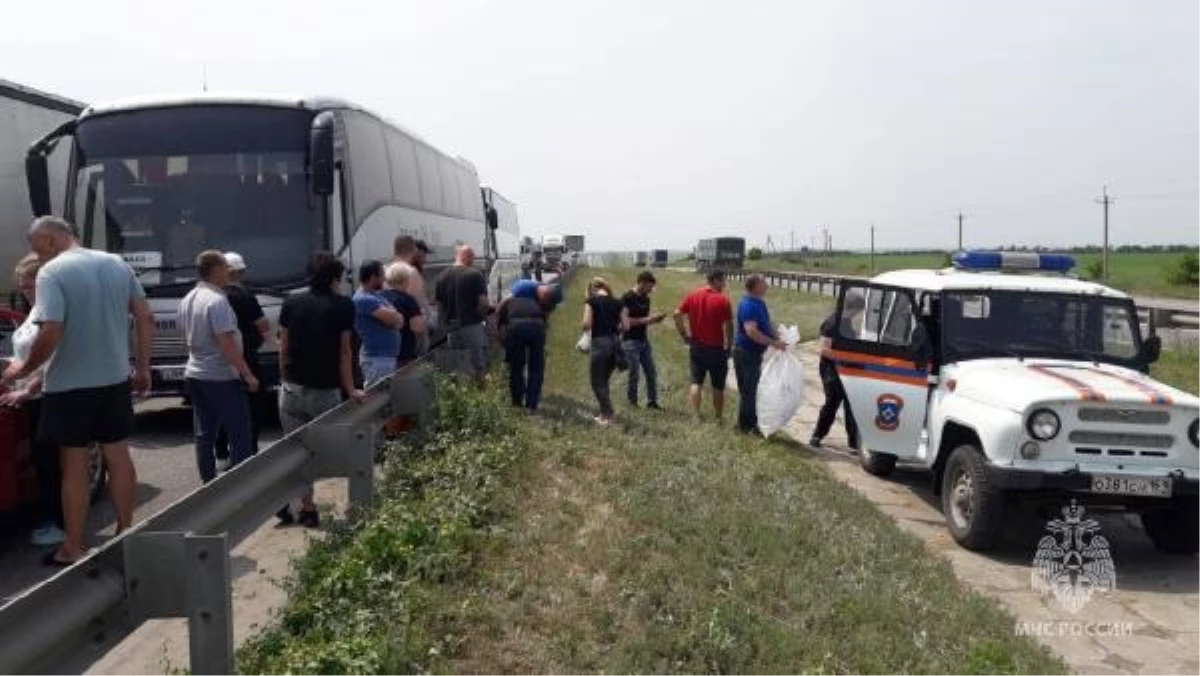 Rusya, Rostov bölgesinde yoğun trafik nedeniyle içme suyu noktaları kurdu