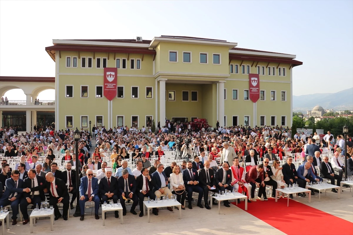 Kuzey Makedonya\'da Uluslararası Balkan Üniversitesi mezuniyet töreni düzenlendi