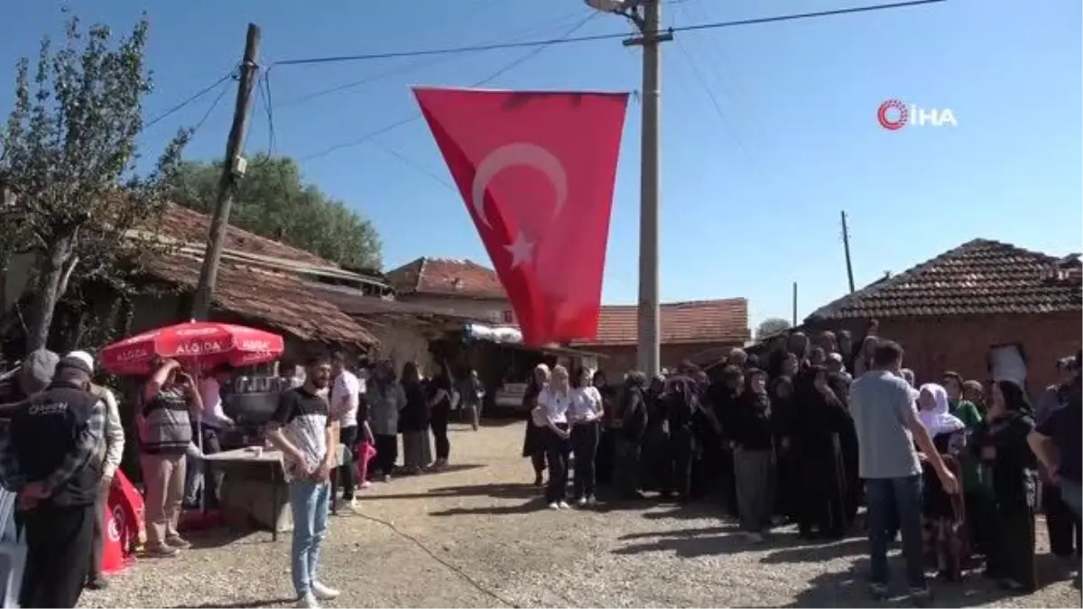 Uşak\'ta Şehit Sözleşmeli Er Özcan Kaya Son Yolculuğuna Uğurlandı