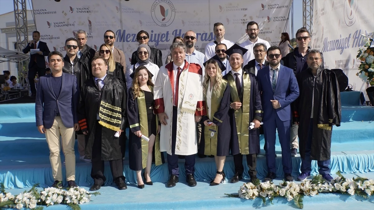 Yalova Üniversitesi\'nde 2022-2023 Akademik Yılı Mezuniyet Töreni Düzenlendi