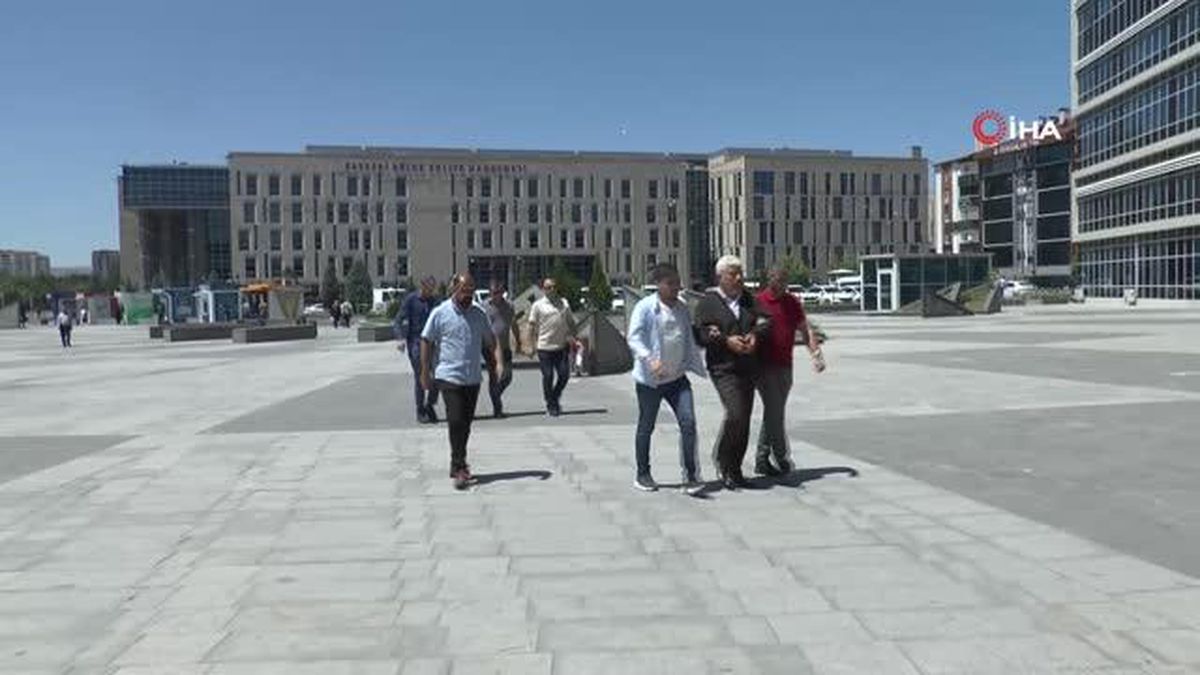 Kayseri\'de taksici kavgasında meslektaşını öldüren şahıs ve babası adliyeye sevk edildi