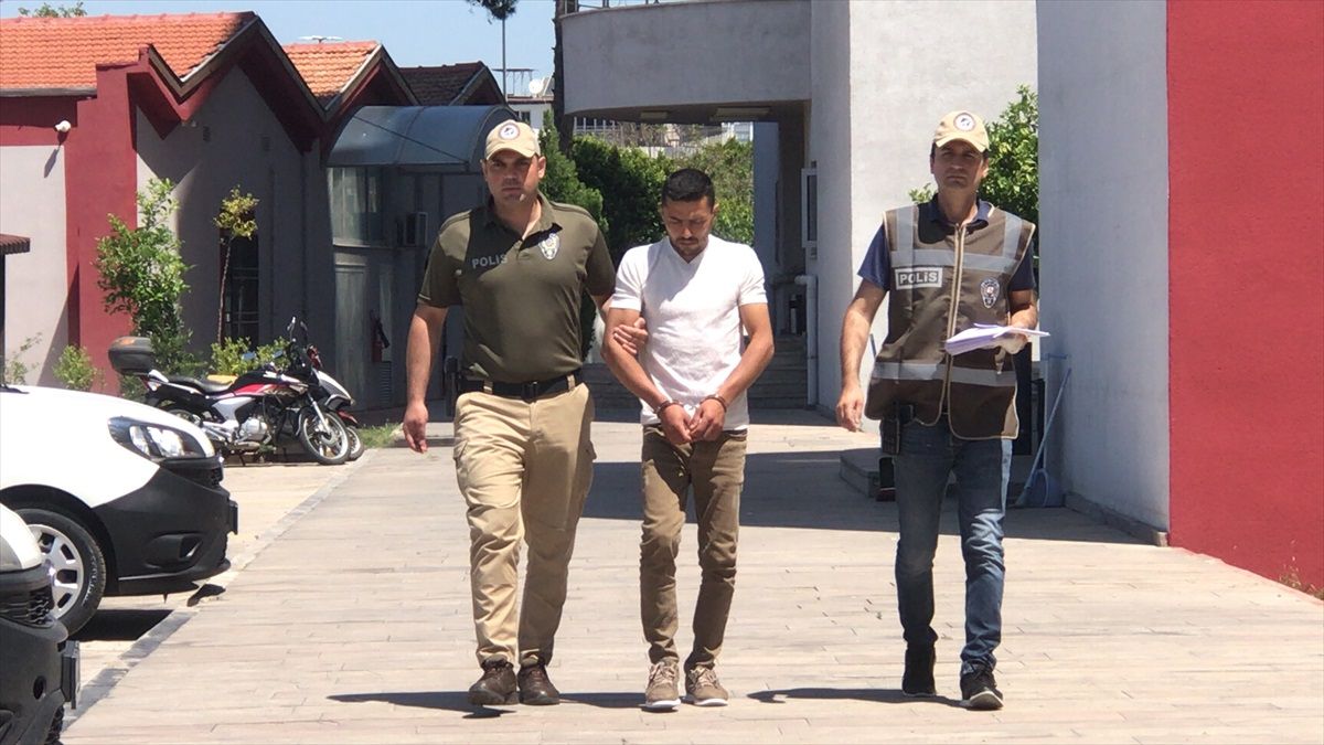 Adana\'da küçükbaş hayvana şiddet uygulayan kasap gözaltına alındı
