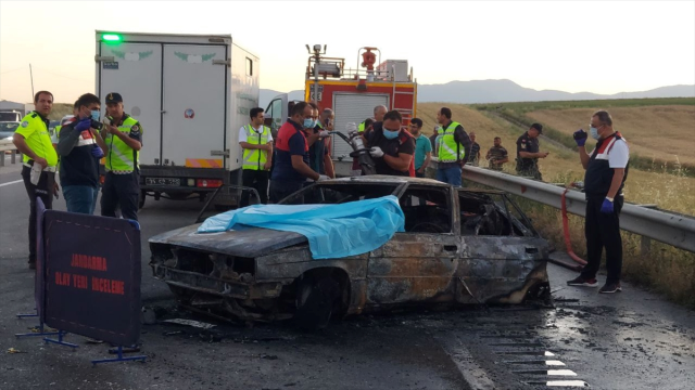 Amasya'da trafik kazası sonrası otomobilde yangın çıktı, 3 kişi yanarak can verdi