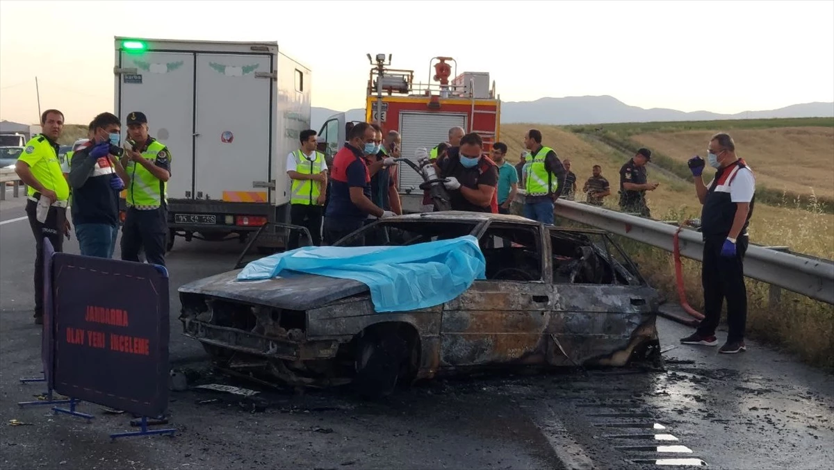 Amasya\'da Otomobil Kazası: 3 Kişi Yanarak Öldü