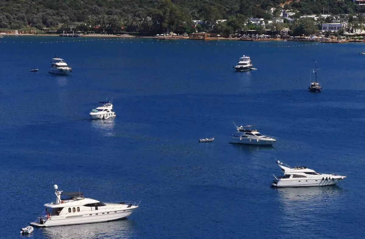 Bodrum koyları lüks yatlara ev sahipliği yapıyor