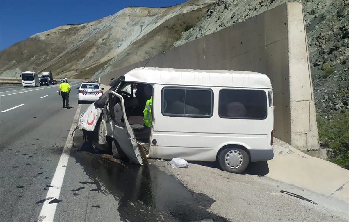 Erzincan\'da 3 trafik kazası: 4\'ü çocuk 10 kişi yaralandı