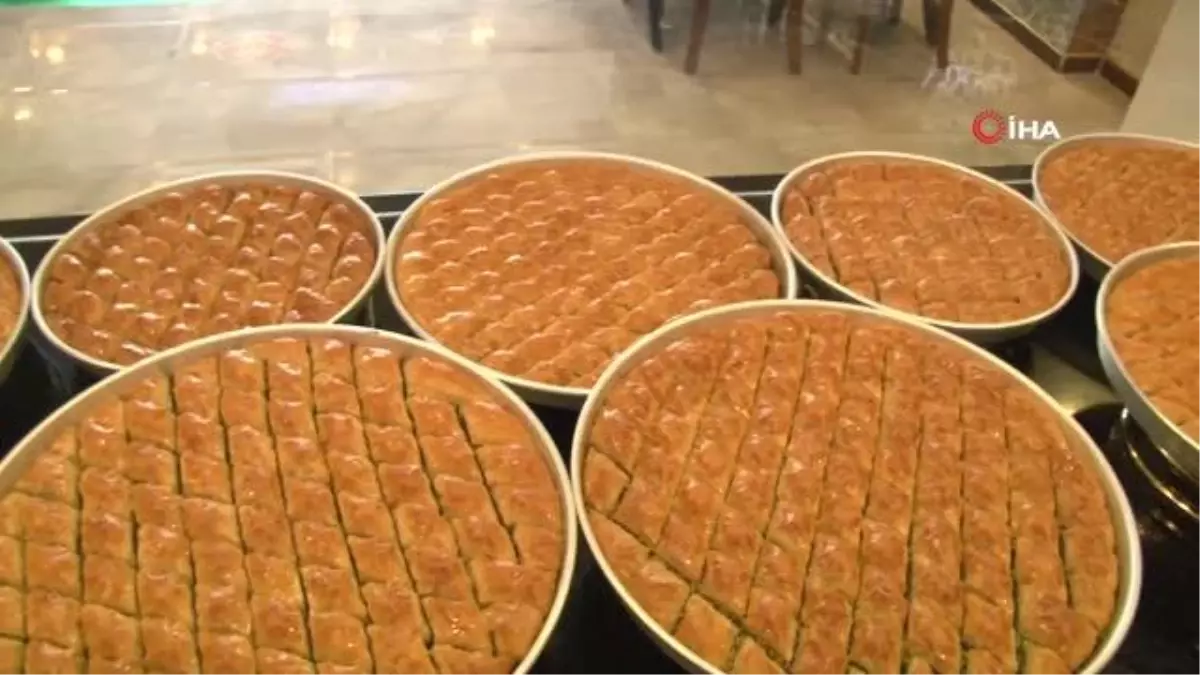 Gaziantep\'te Baklavacıların Bayram Yoğunluğu