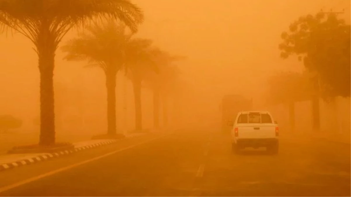 İran\'da toz fırtınası nedeniyle 330 kişi hastanelere kaldırıldı