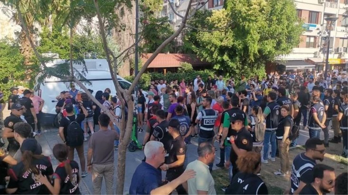 İzmir\'de LGBT yürüyüşüne polis müdahalesi: 50\'nin üzerinde gözaltı