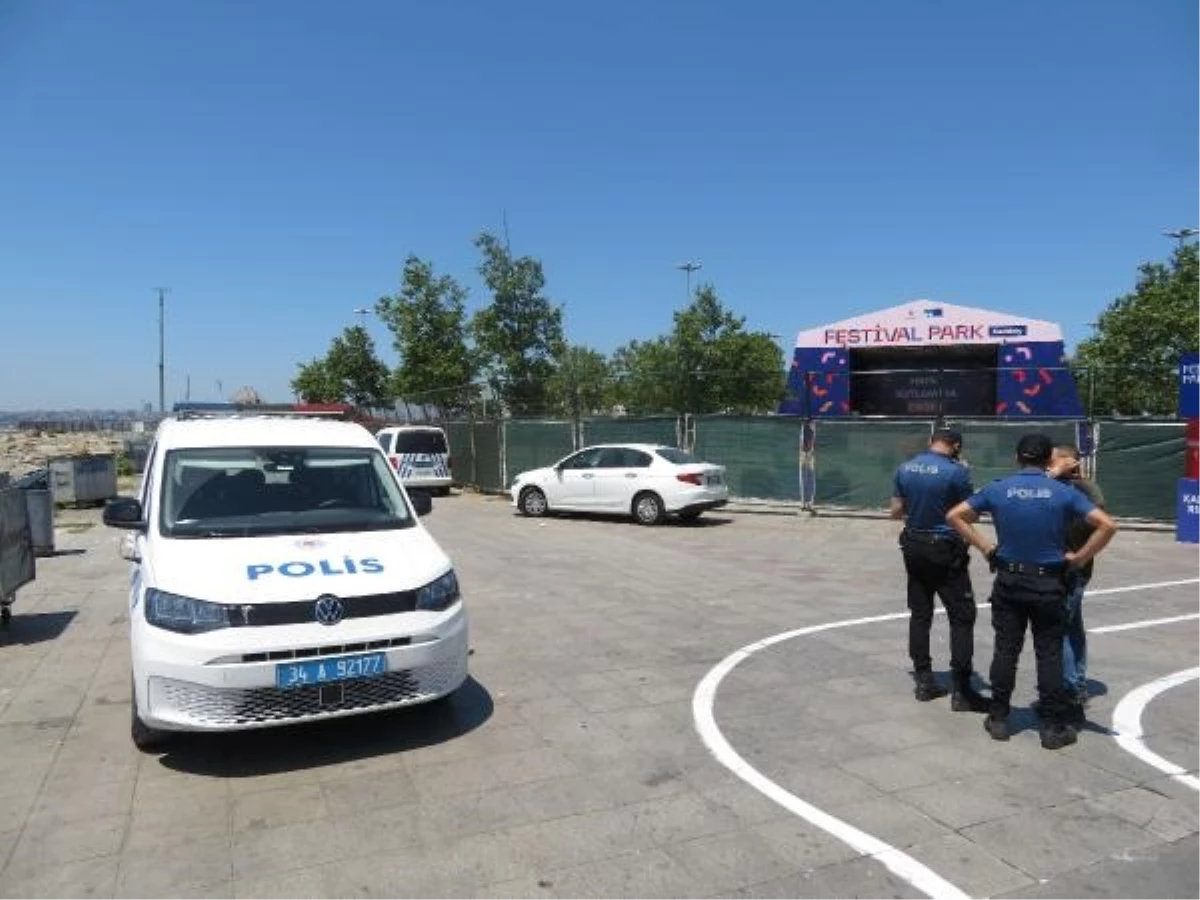 Kadıköy\'de Bisikletli Polis Ekipleri Göreve Başladı