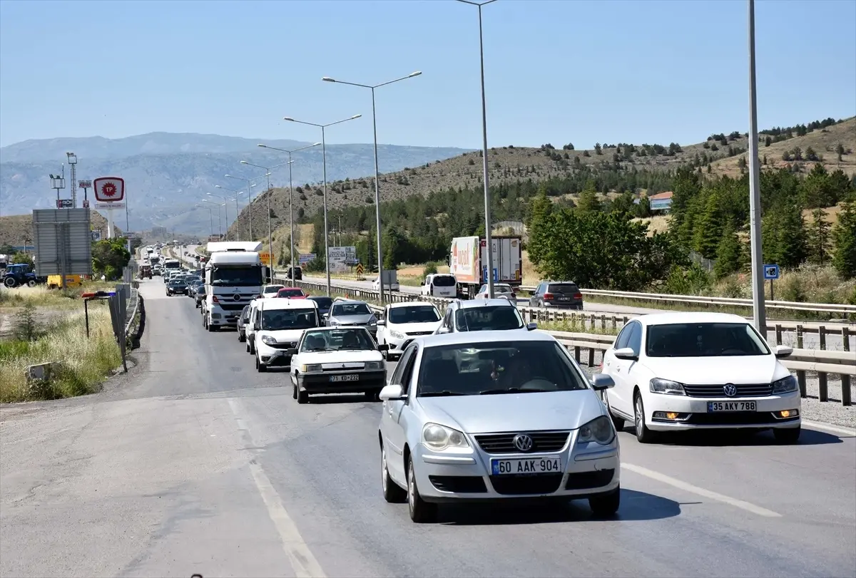 Kırıkkale\'de Kurban Bayramı öncesi trafik yoğunluğu