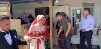 Depremde evi yıkılan gelinin çeyizi hayırsever tarafından alındı