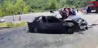 Kastamonu'da minibüsle çarpışan otomobil alev topuna döndü: 7 yaralı