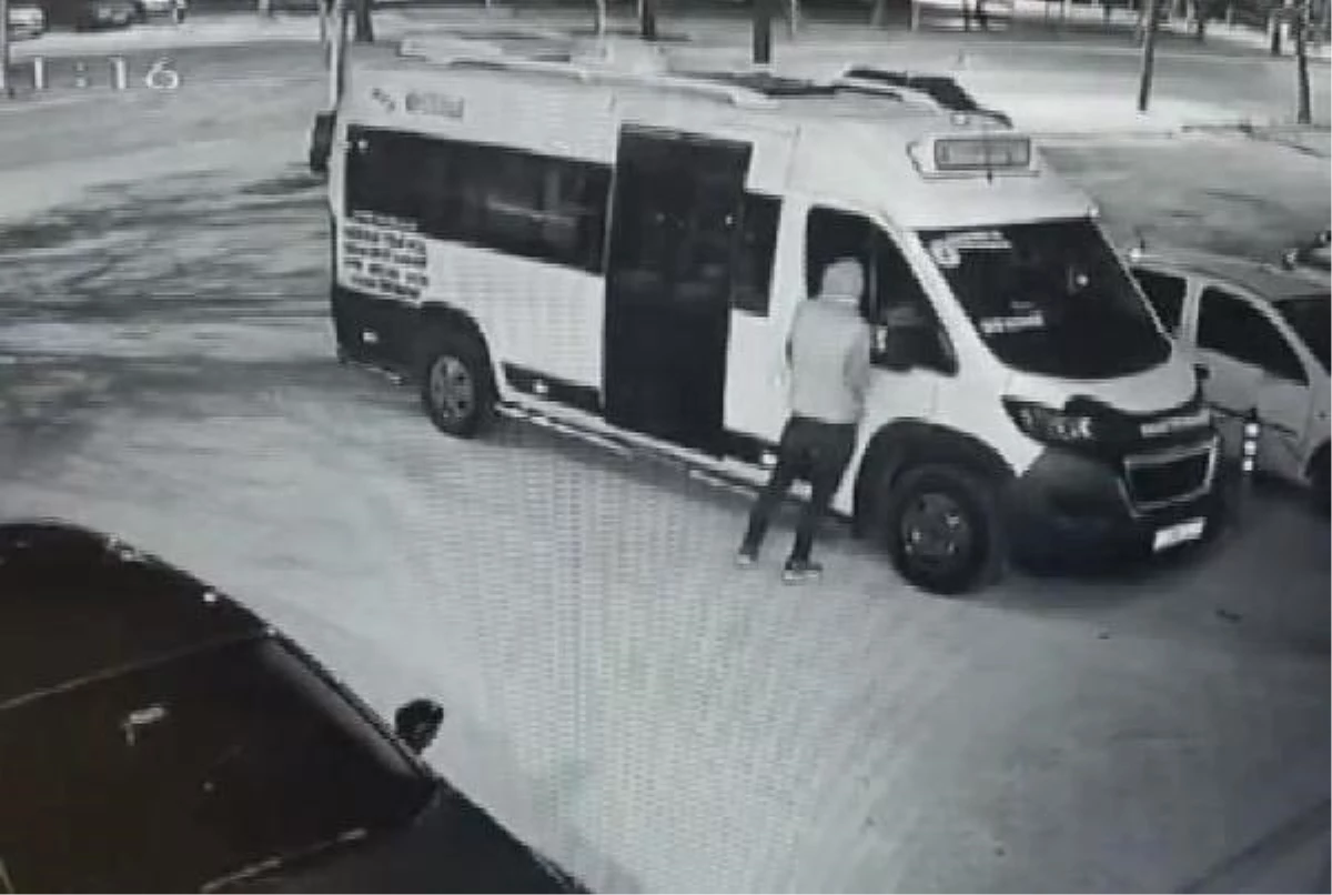 Konya\'da minibüslerin camlarını kırıp madeni para çalan hırsız yakalandı