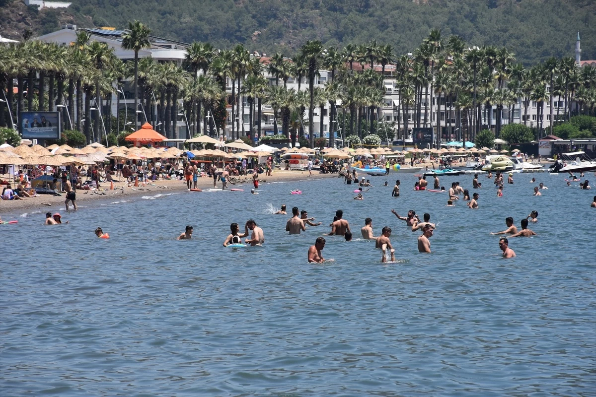 Muğla sahillerinde tatilciler yoğunluk oluşturdu