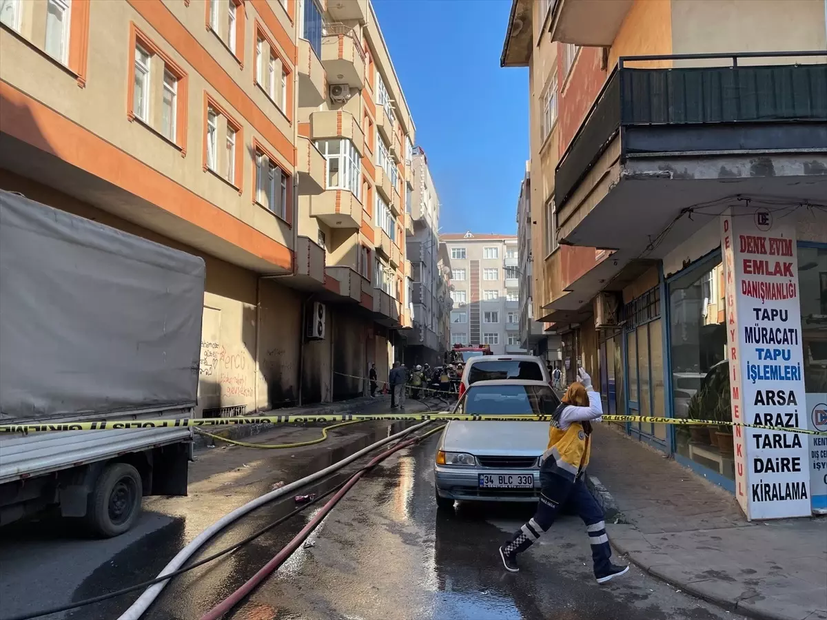 Pendik'teki Yangında 5 Kişi Yaralandı