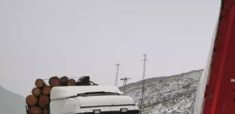 Şavşat-Ardahan kara yolunda kar yağışı: Sürücüler zor anlar yaşadı