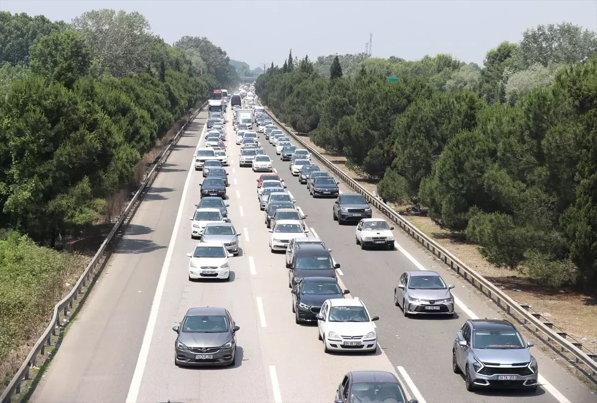 Sakarya\'da Kurban Bayramı tatili trafiği sürüyor