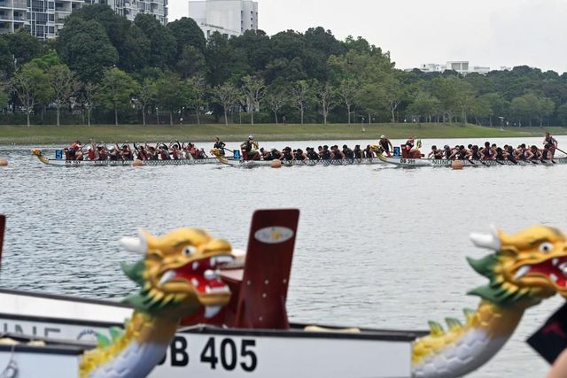 Singapur'da Ejderha Teknesi Yarışı Düzenlendi Singapur'da Ejderha Teknesi Yarışı Düzenlendi