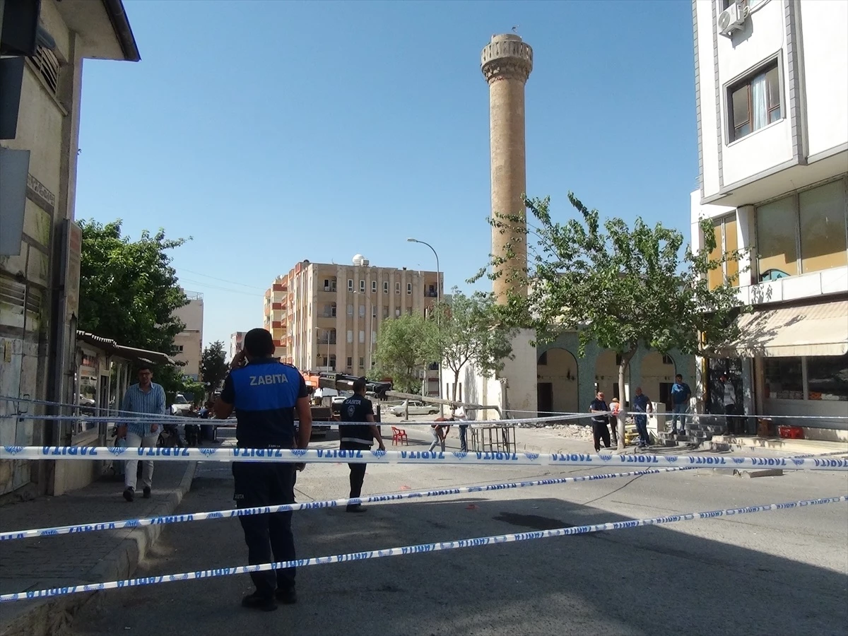Kahramanmaraş\'ta depremden etkilenen cami yıkıldı