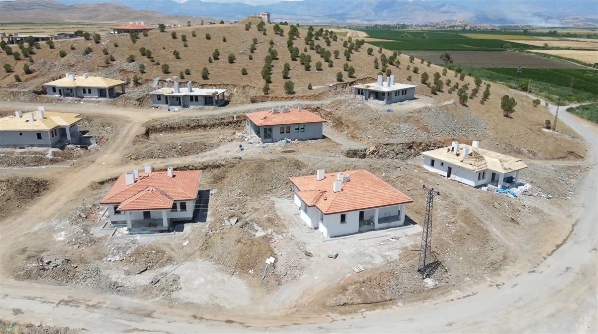 Kahramanmaraş\'ta depremden etkilenen 3 köyde 92 ev inşa edildi