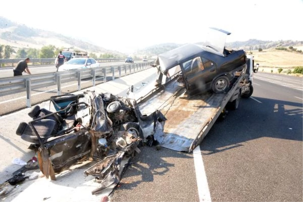 Kahramanmaraş\'ta Otomobil Bariyere Çarptı: Sürücü Ağır Yaralandı