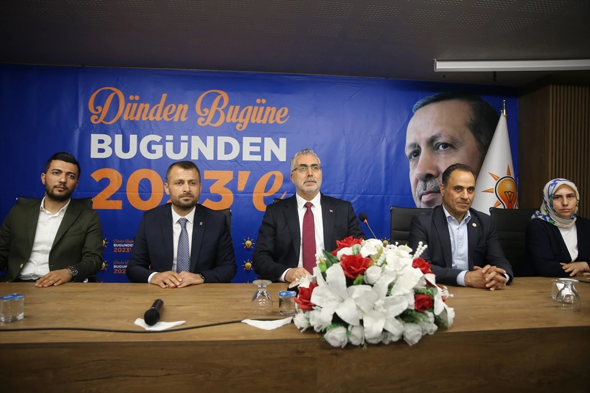 Çalışma ve Sosyal Güvenlik Bakanı Vedat Işıkhan Mardin\'de ziyaretlerde bulundu