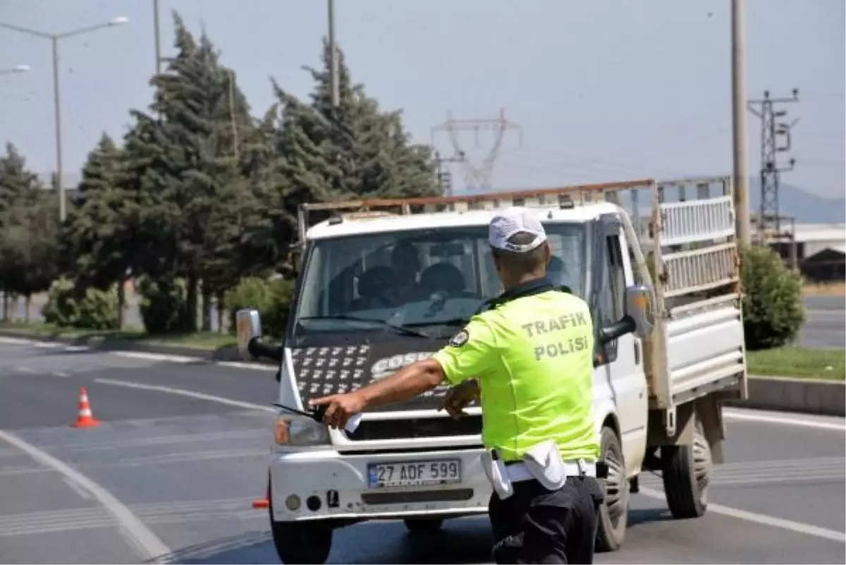 Kahramanmaraş\'ta Dron Destekli Trafik Denetimi: 22 Araç Kırmızı Işık İhlali Yaptı