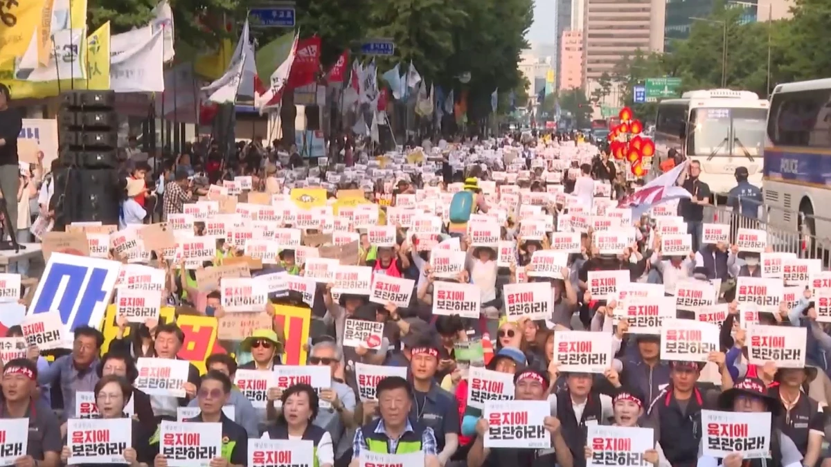Güney Koreliler Japonya\'nın Nükleer Kirli Suyu Denize Boşaltma Planını Protesto Etti