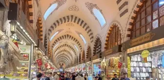 İstanbulluların tatil için ayrılmasıyla Eminönü'nde sakin bir bayram alışverişi yaşanıyor