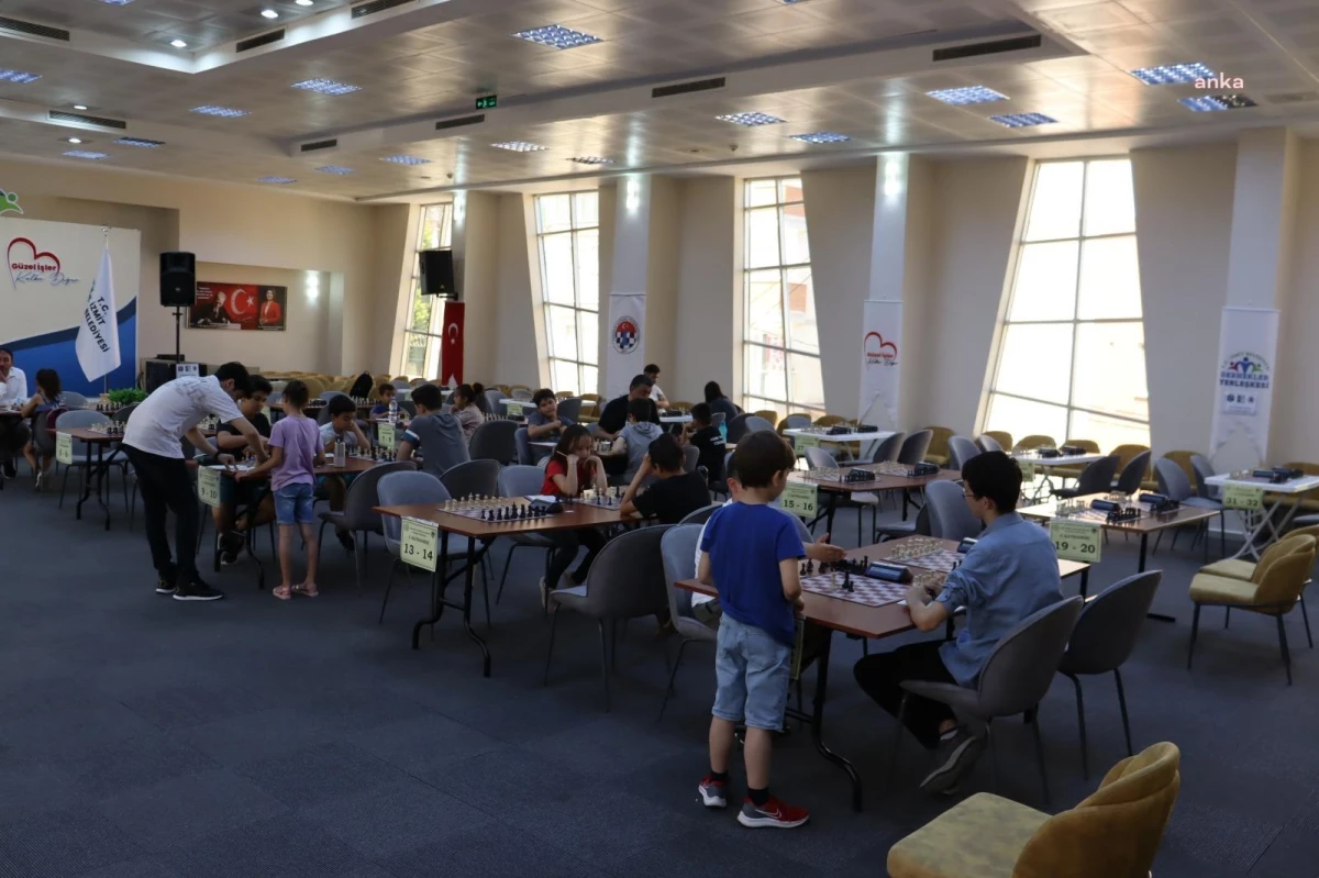 İzmit\'te Kurtuluş Kupası Satranç Turnuvası düzenlendi