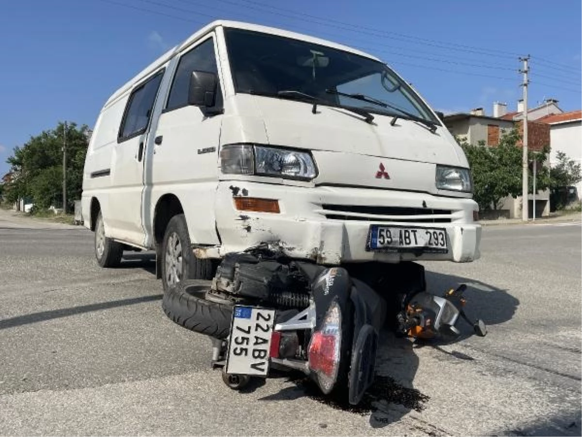 Keşan\'da Kamyonetin Çarptığı Motosiklet Sürücüsü Ağır Yaralandı