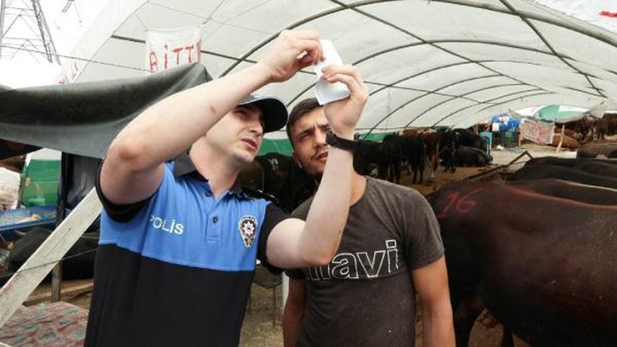 İstanbul Emniyeti Kurban Pazarındaki Satıcıları Uyardı