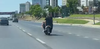 Kasksız 3 kişinin tehlikeli motosiklet yolculuğu