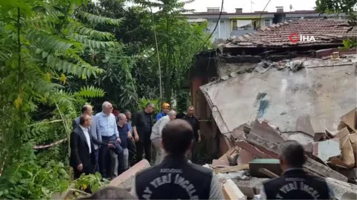 Metruk evde yıkım sırasında sundurma çöktü: 2 kişi hayatını kaybetti
