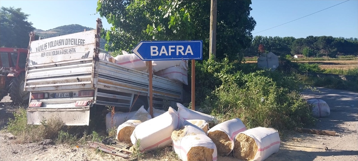Samsun Bafra\'da Kamyonetlerin Çarpışması Sonucu 3 Kişi Yaralandı
