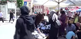 Afyonkarahisar'da Semt Pazarlarında Arife Günü Yoğunluğu