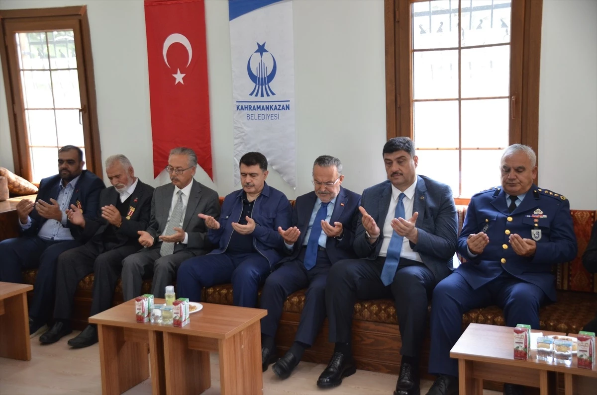 Ankara Valisi Şahin, Kahramankazan Şehitliği\'ni ziyaret etti