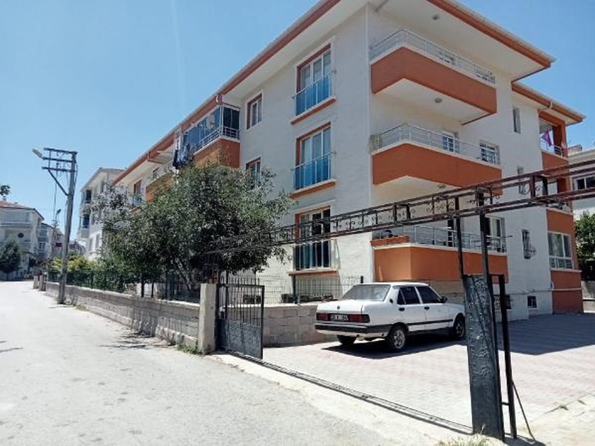 Ankara\'da annesini bıçaklayarak öldüren şüpheli, uzaklaştırma kararı nedeniyle balkondan girmiş