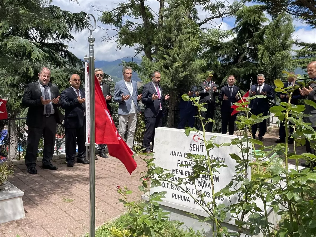 Artvin, Trabzon ve Ordu\'da Kurban Bayramı dolayısıyla şehitlik ziyaretleri yapıldı